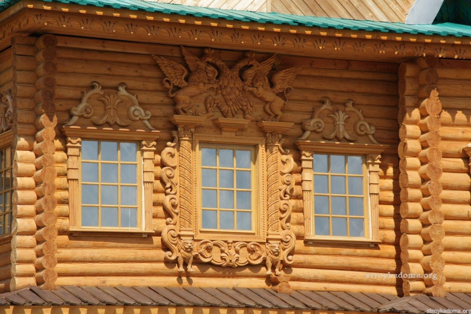 Красивые наличники на окна в деревянном доме