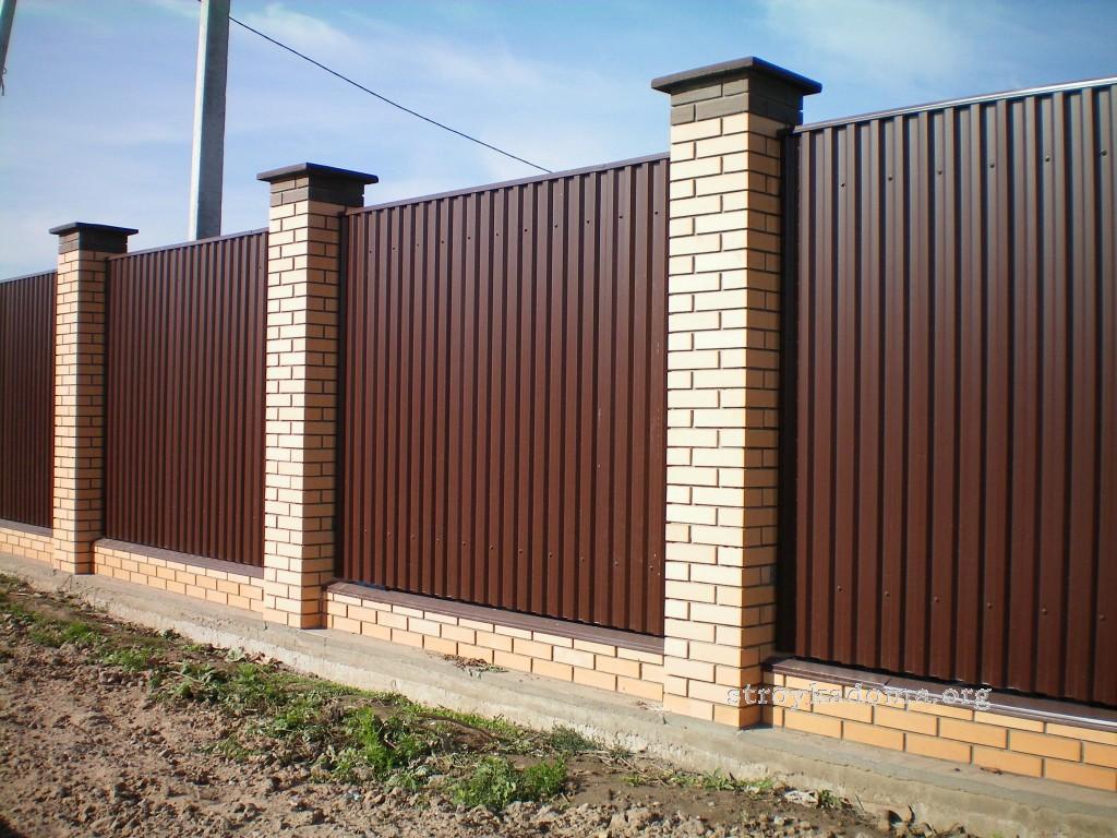 забор коричневый