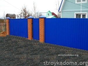 забор из профнастила синий