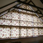 Римские шторы на треугольном окне